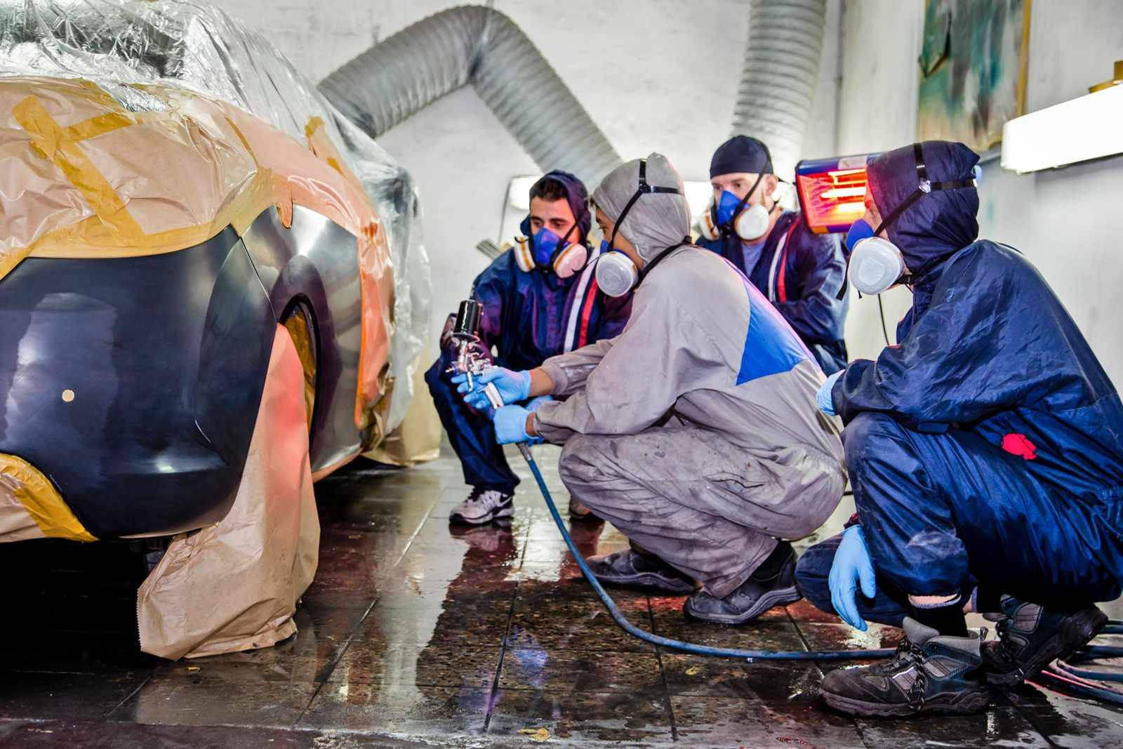 Spot-Repair an einem Übungsfahrzeug