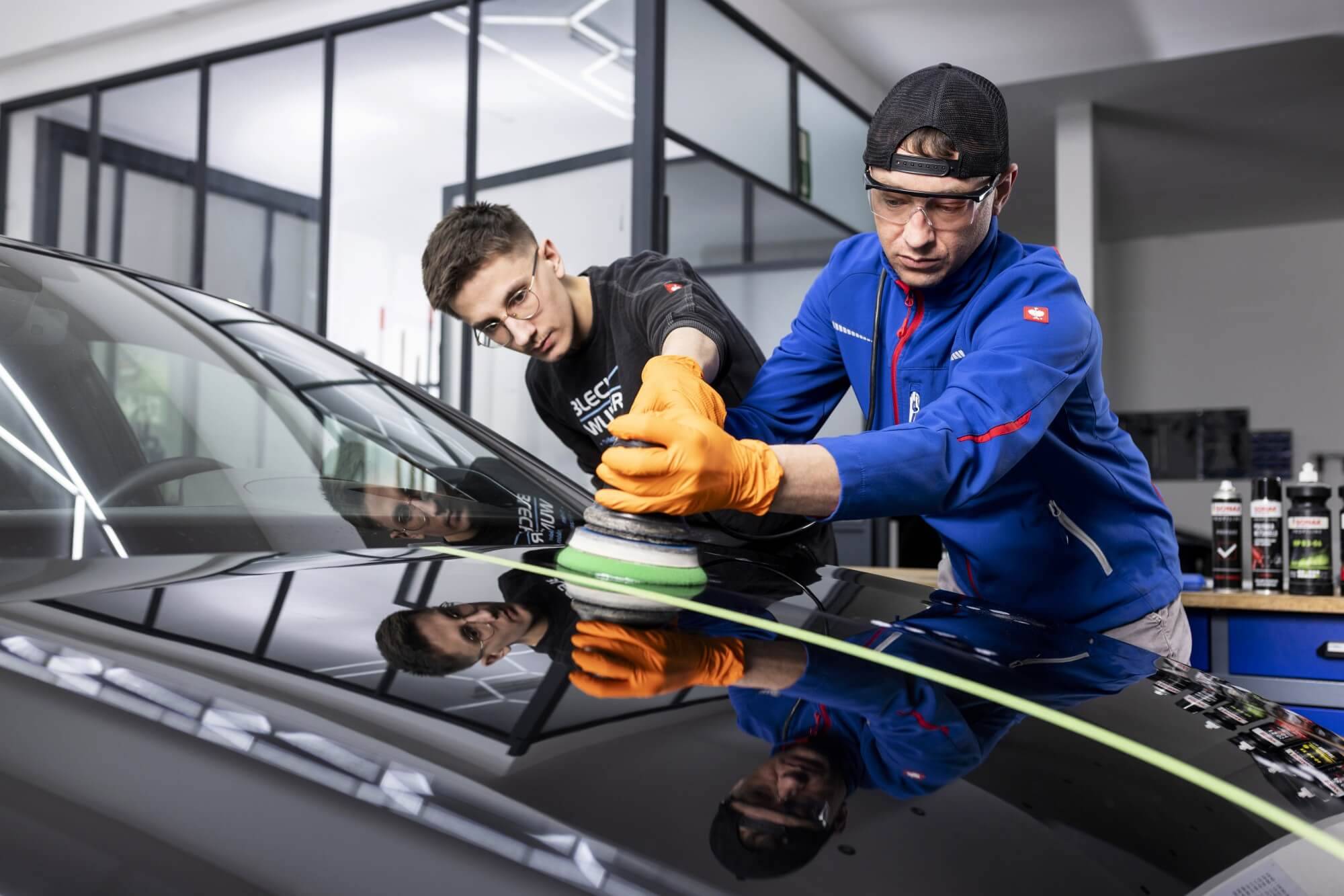 Lackaufbereitung mit der Poliermaschine